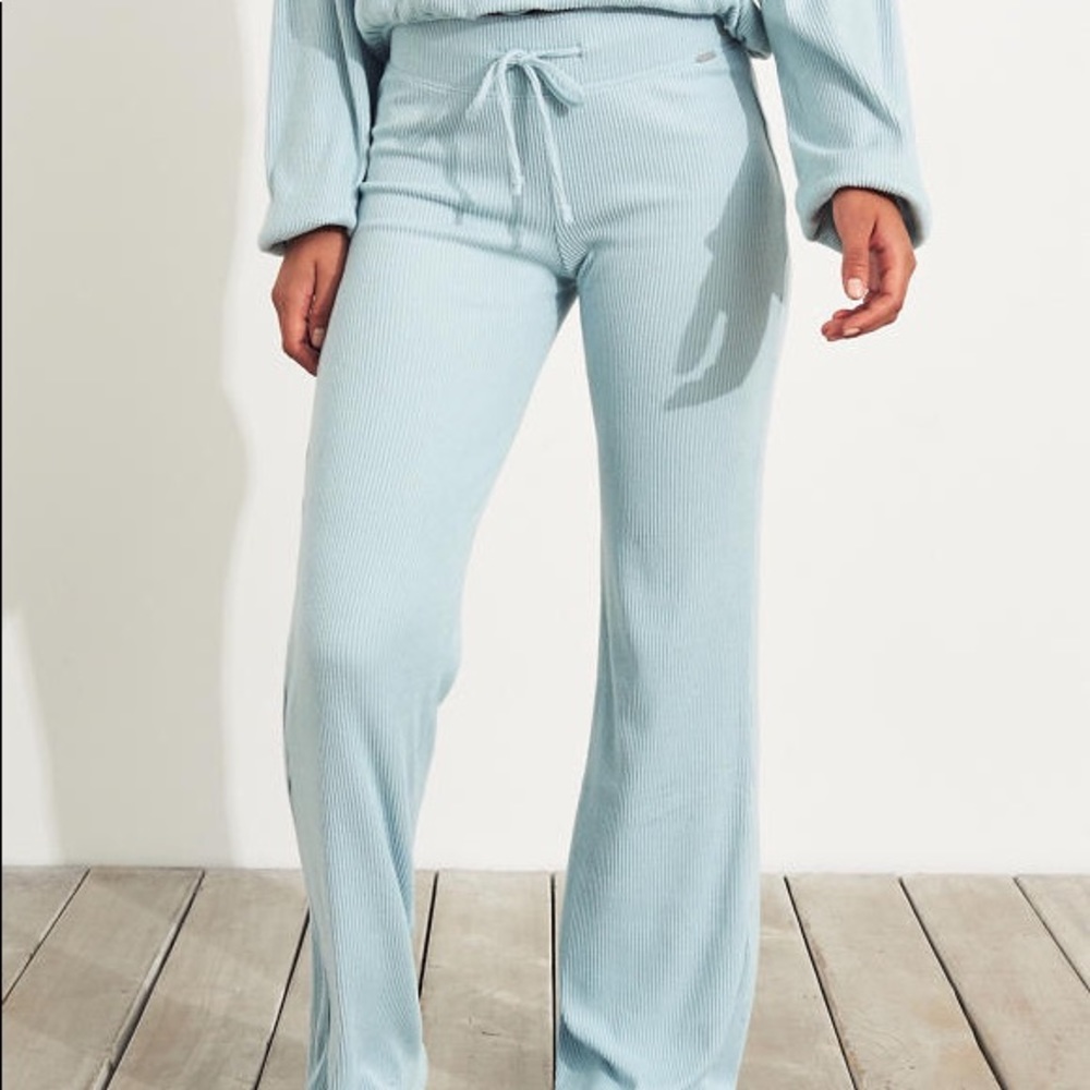 Gilly Hicks Dreamworthy Ribbed lounge pants.